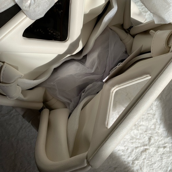 Handbag ๐ - Picture 4 of 12